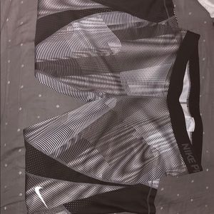 Nike Pro 3/4 Leggings with mesh